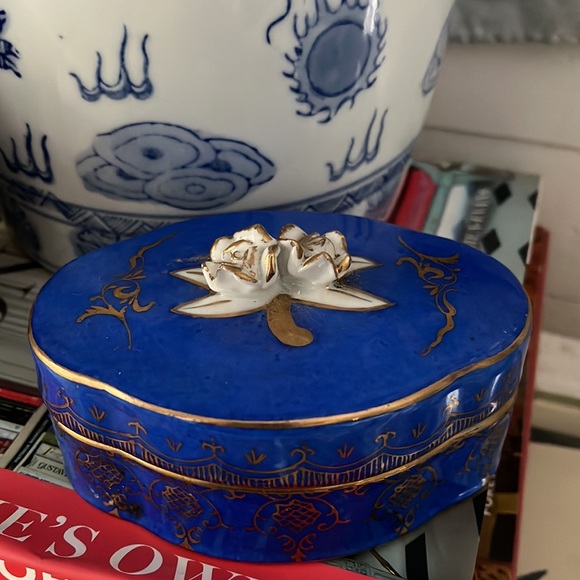 •VINTAGE FRENCH BLUE BOUDOIR PARISIAN BEDSIDE DECOR TRINKET DISH• - Picture 6 of 15